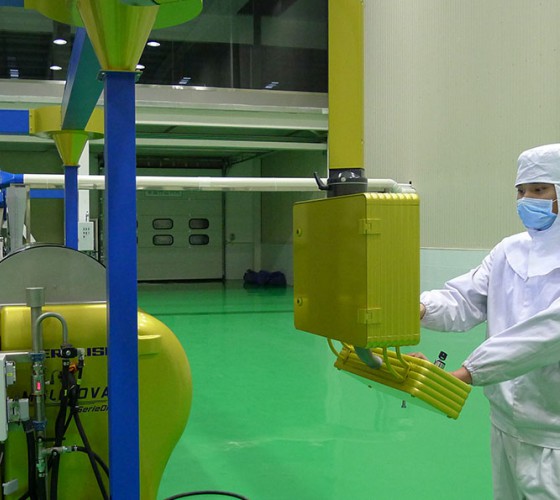 公司擁有三條原裝進(jìn)口冷榨橄欖油加工生產(chǎn)線(xiàn)，兩條德國(guó)福樂(lè)偉和一條意大利貝亞雷斯單一品種生產(chǎn)線(xiàn)，日加工鮮果能力達(dá)560噸，通過(guò)低溫純物理冷榨最大..